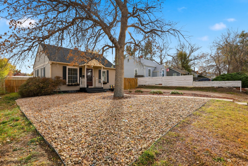 Cozy & Modern 3-bed Bungalow In Heart Of Greeley 3 Bedroom Bungalow