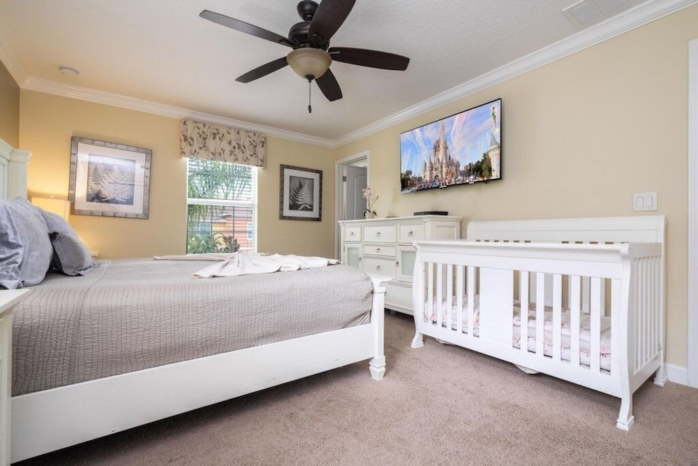 Family Pool Home Near Disney!! Modern Decor, Bbq ,resort W/ Tons Of Amenities! 6 Bedroom Home