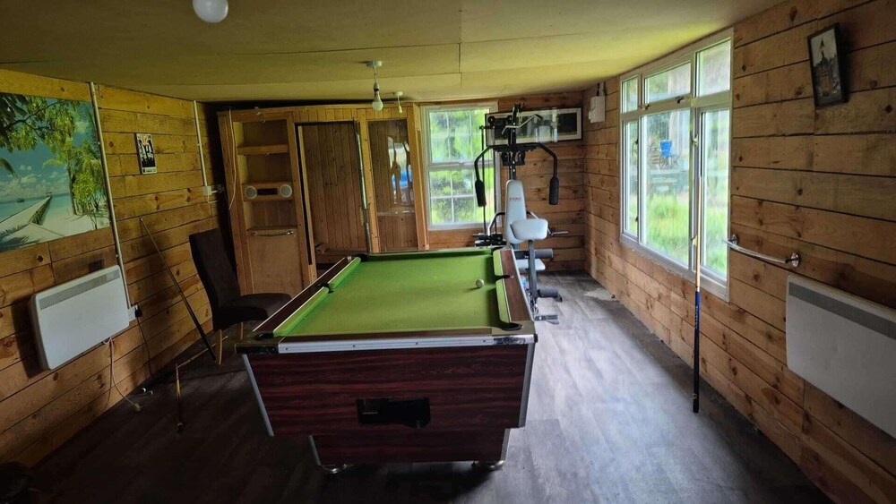 Hawick - House - Sleeps 9 - Hot Tub