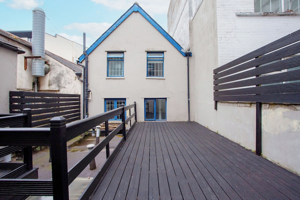 higgihaus 107 Sleeps 4 Monday - Friday