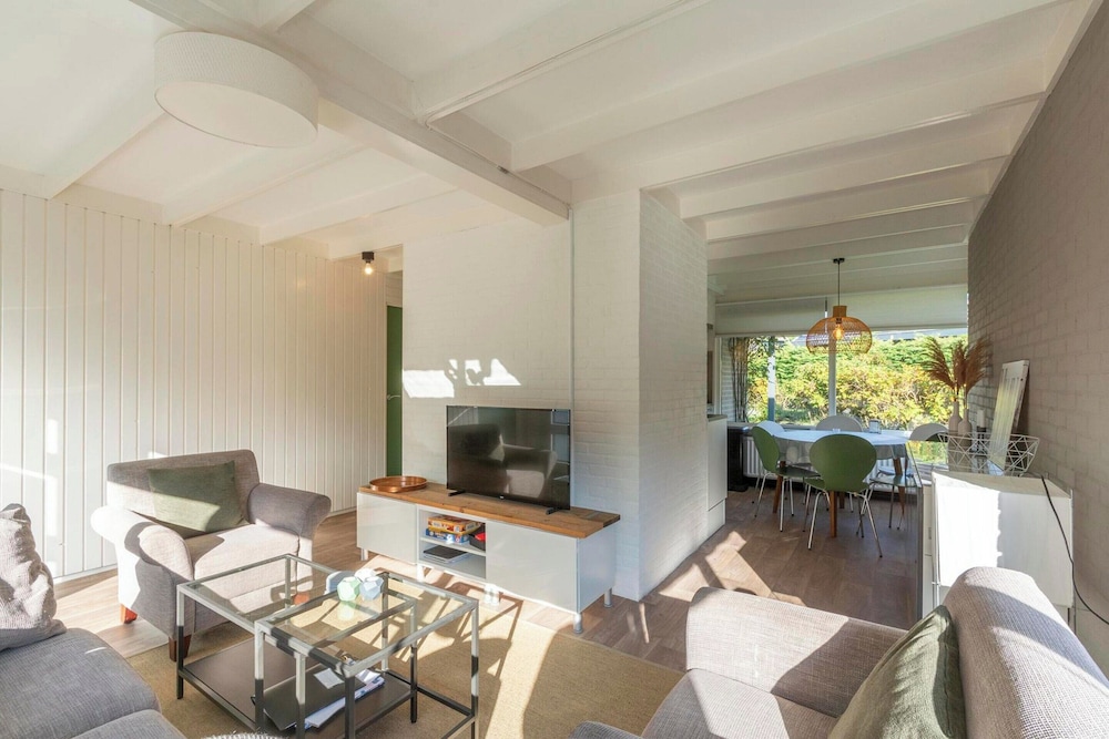 Bungalow in Sint Maartenszee Near Beach