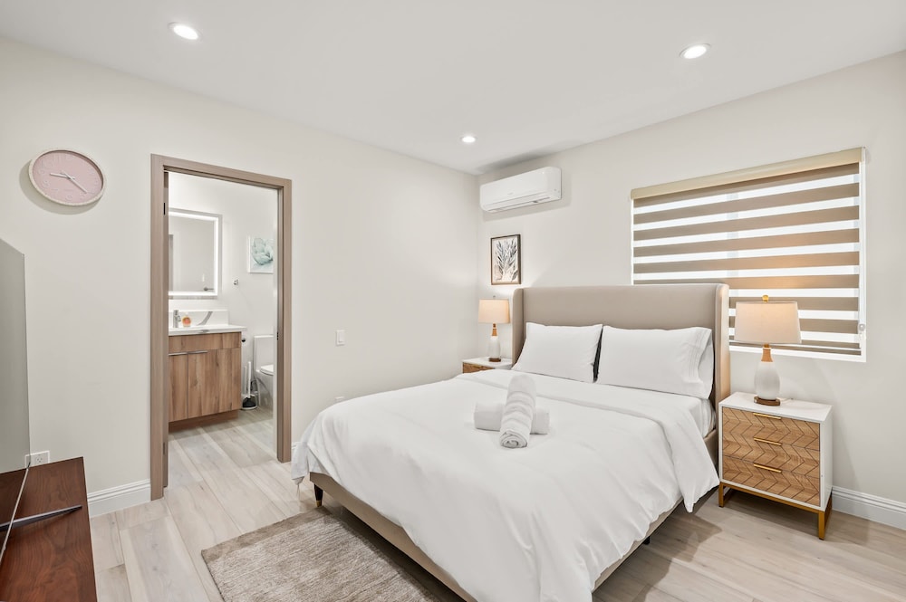 Stylish New Home Bright Modern Fully Stocked