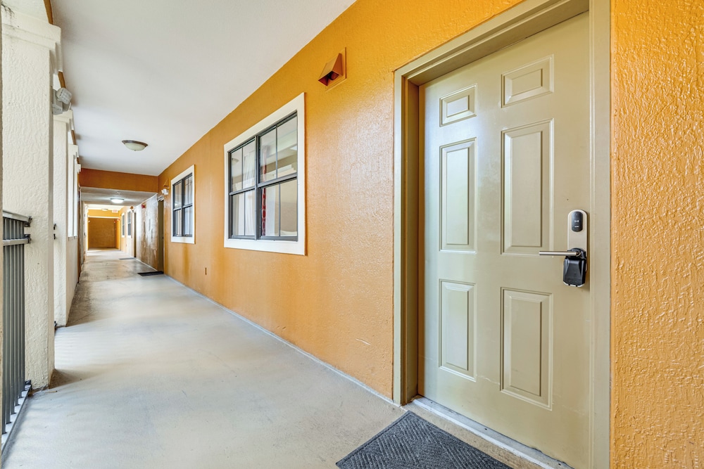 Floridays Resort Condo 11 Mi to Walt Disney World!