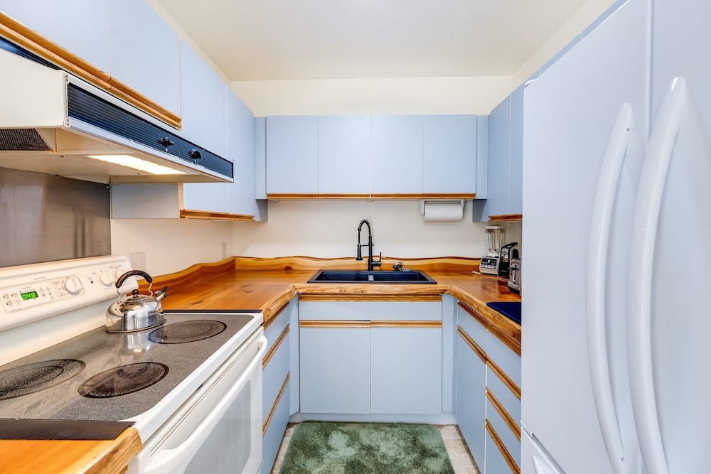 Mt. Baker Lodging Cabin 8 – WIFI, PETS OK, SLEEPS 6! by MBL view 3