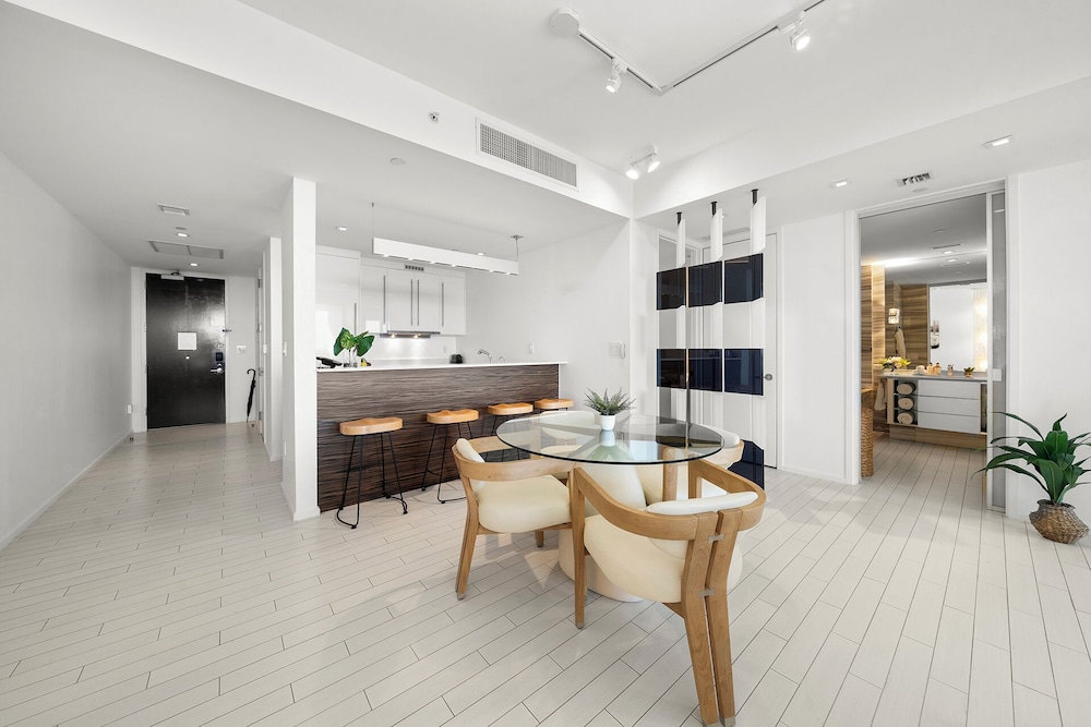 Luxury Vacation Rentals in South Beach by LRMB