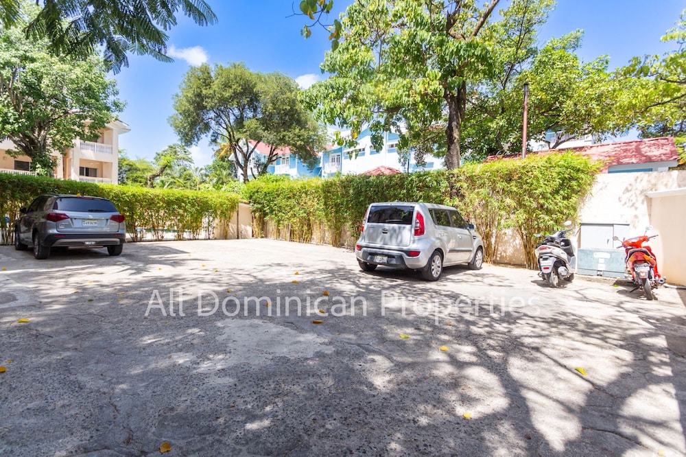 Alicia Beach, Hispaniola Sol, Great Location - no car Needed!