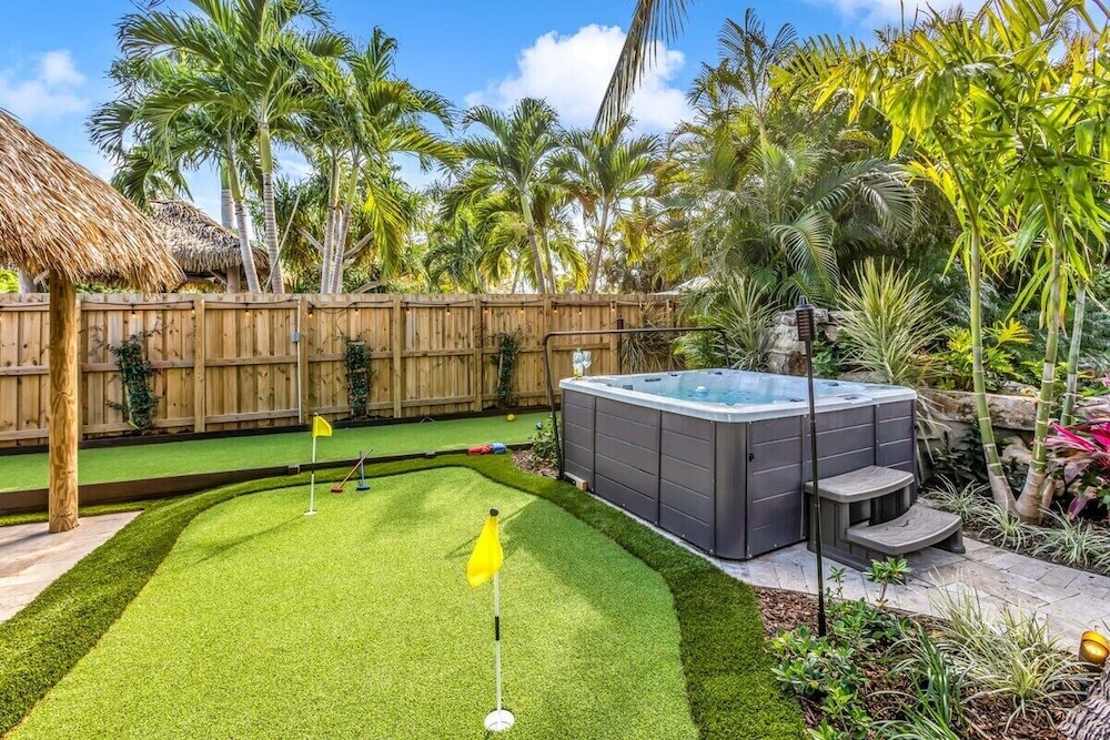 New Waterfront Oasis, Minutes to Beach, Eats, Shops