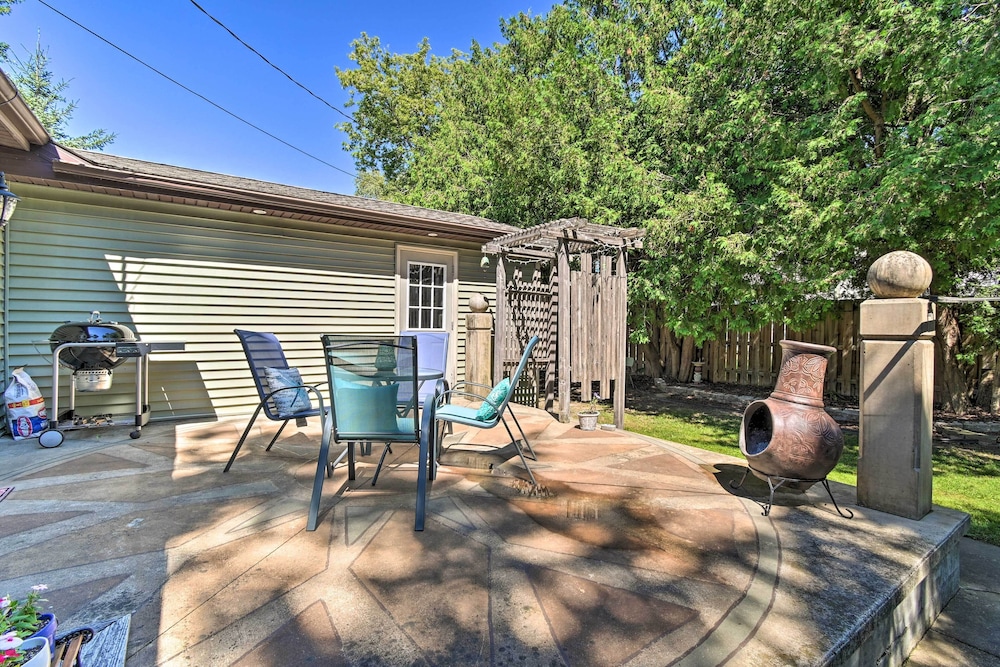 Modern Home w/ Backyard, 1 Mi to Dtwn Sturgeon Bay view 4