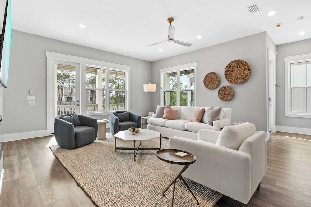 Sea Dweller by Avantstay Rooftop Spa + Gulf View Golf Cart, Pool