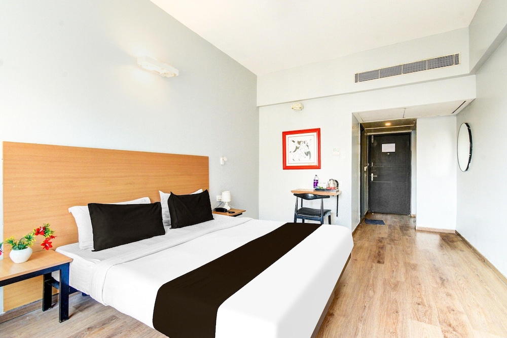 Luxury Stays at Lakdikapul Near Red Hills
