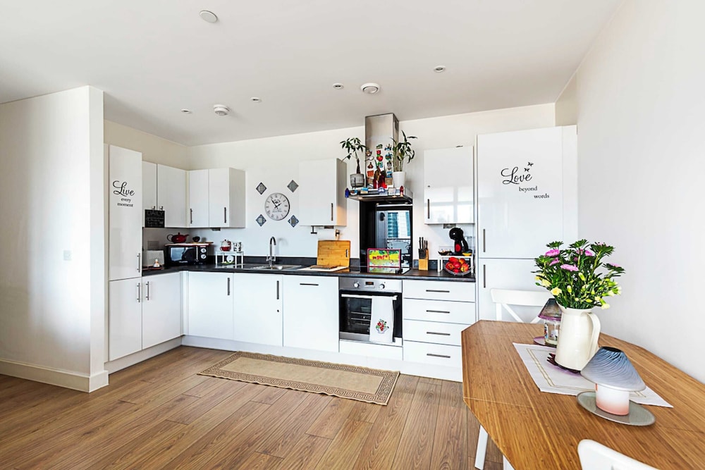 Stylish Canary Wharf Retreat For 2