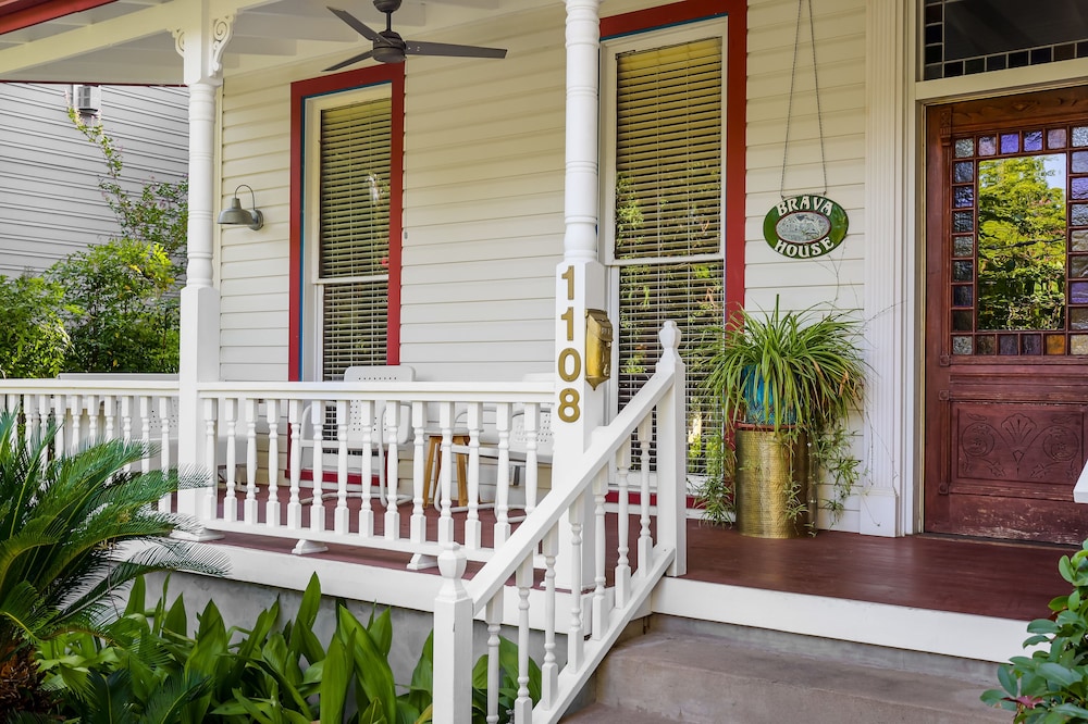 Brava House Bed and Breakfast