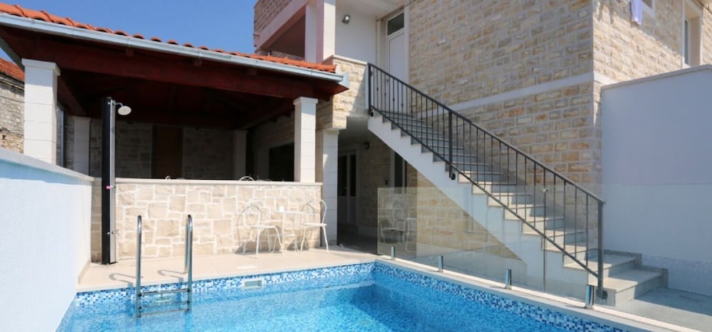 Boutique Rooms - With Pool - 4 - R201