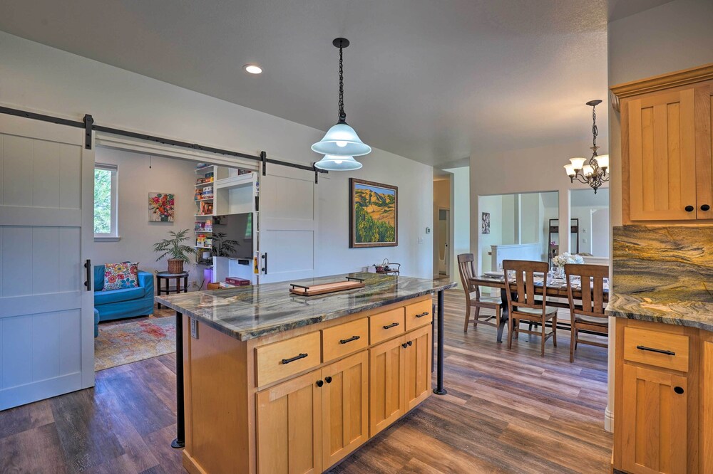10-acre Bend Home < 4 Mi to Old Mill District
