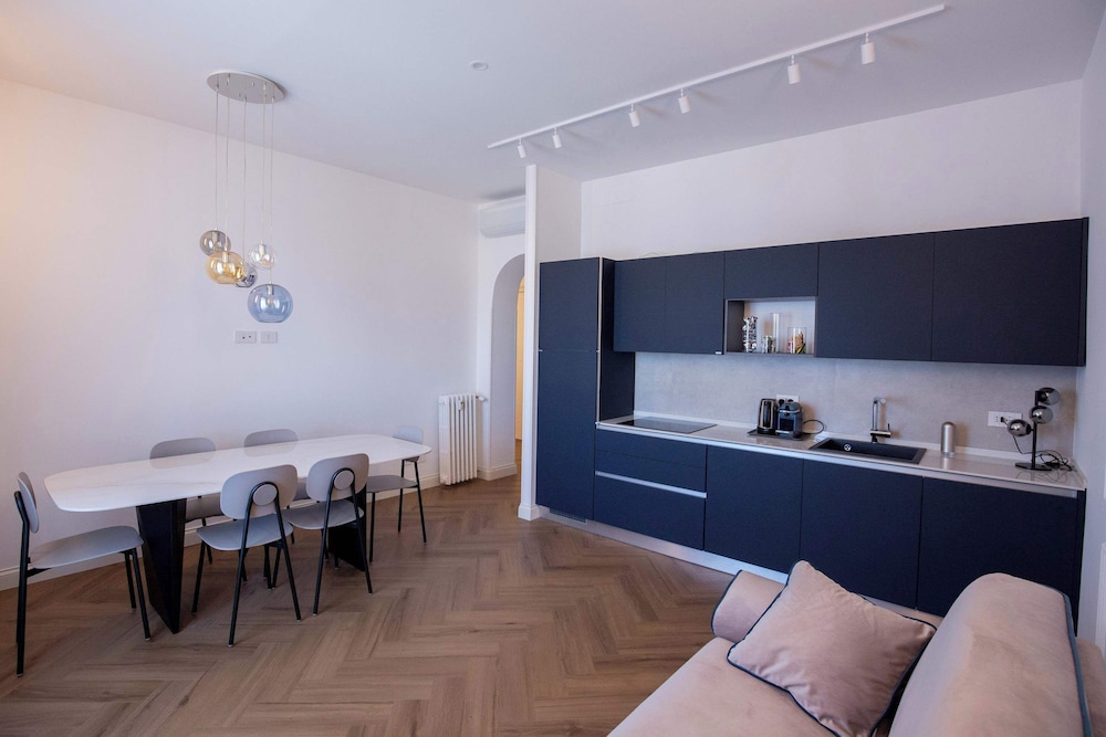 Colosseum Holidays - Luxury 3 Bedroom Apartment