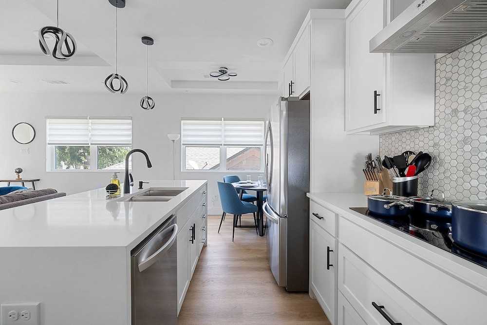 Modern Townhome Rooftop Backyard Garage