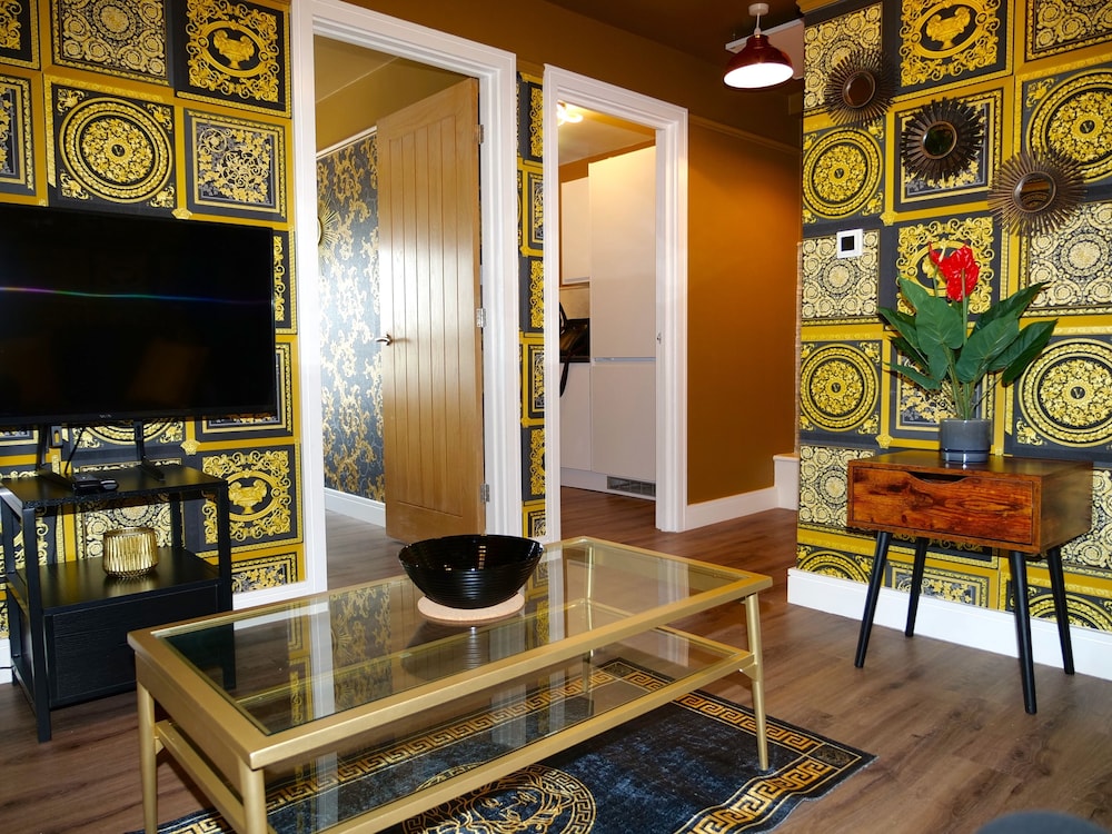 Rotherham Vacations - Sexy Luxurious Versace Apartment Near Sheffield - Property Image 9