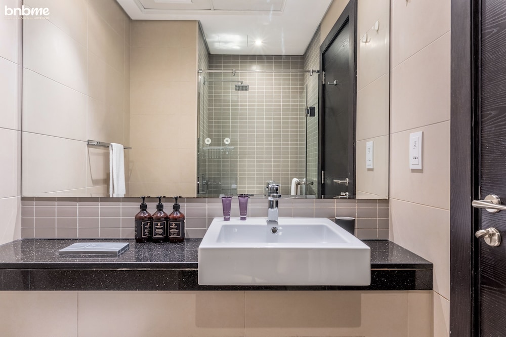 1B-Silverene-1704 by bnbmehomes