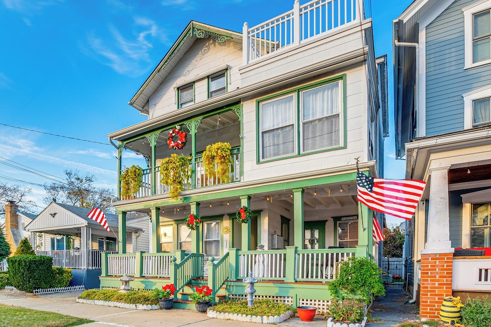 Walk to Ocean Grove Beach: Seaside Haven!