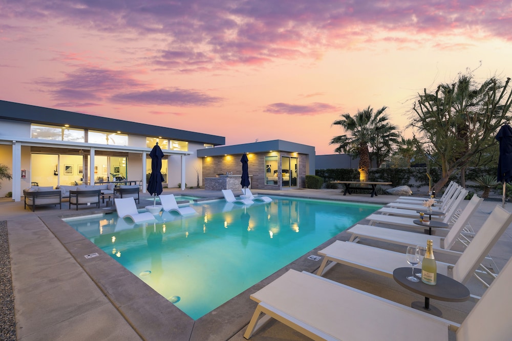 The Polo Villas by AvantStay – Modern Oasis Near Empire Polo Club