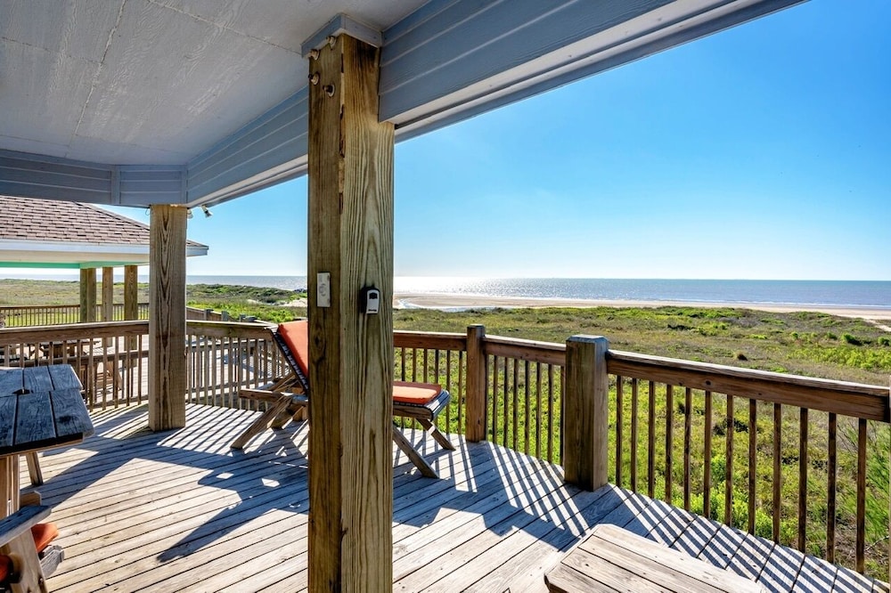 Just One More Day 4 Bedroom Home by RedAwning