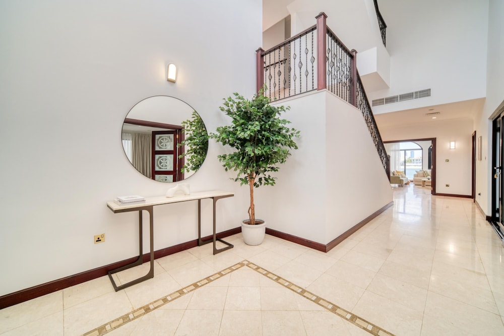 Exclusive 6BR Palm Villa w Private Pool and Beach