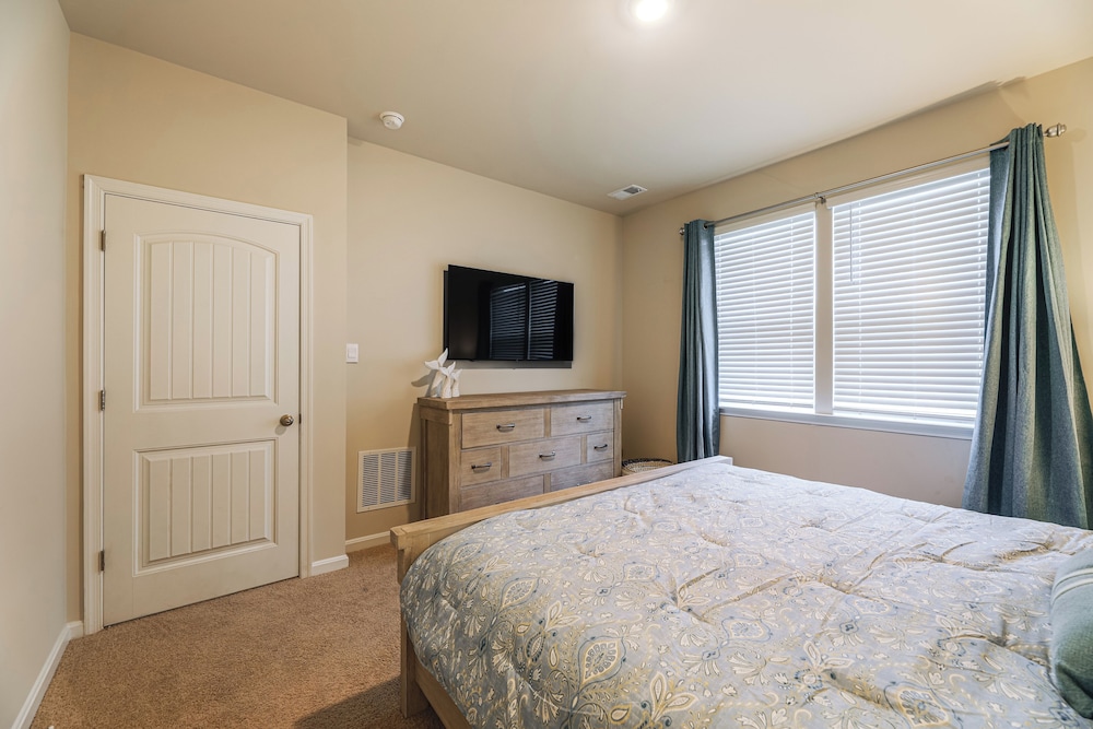 5 Mi to Bethany Beach: Townhome w/ Pool!