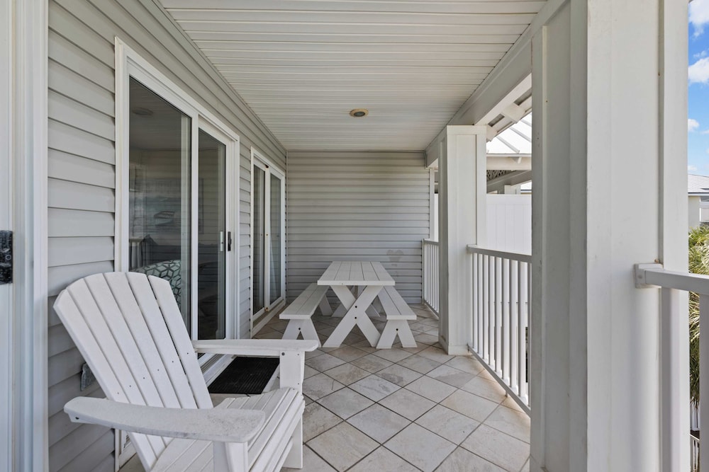 A Perfect Summer West by Avantstay Private Pool & Bikes