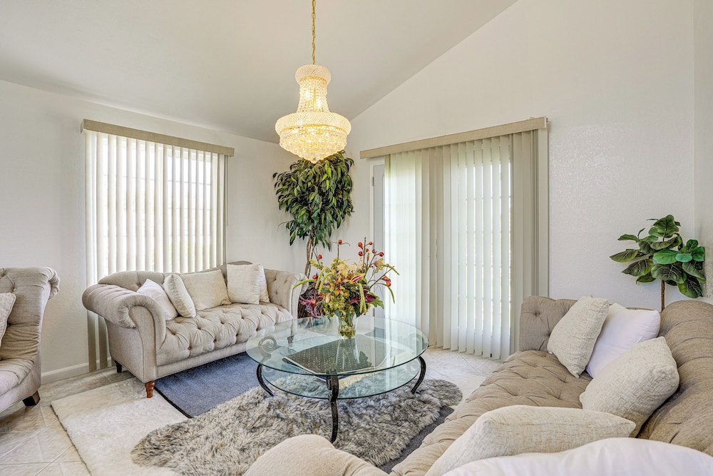 Bay & Hill Views: Modern Hercules Home
