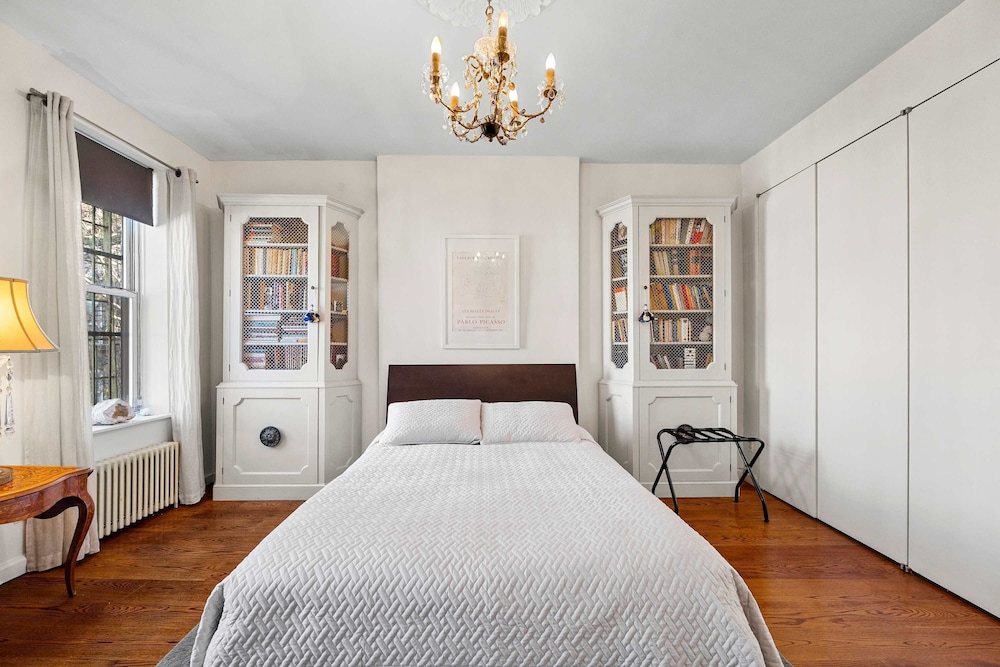 Gramercy Manor Triplex w Private Deck Garden