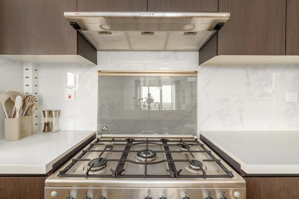 Whitesage - Super Spacious Apt with Dubai Garden Glow Views