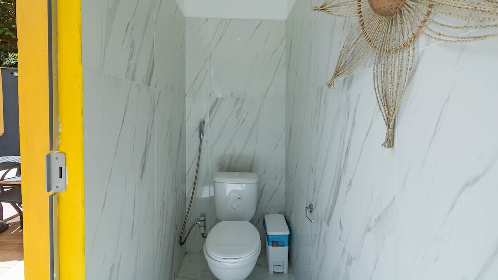 Casa Pet-friendly em Cond com Piscina e 5 Su tes