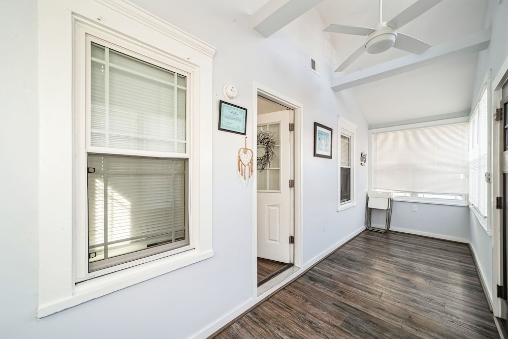 Cozy 3-br Retreat, Four Blocks To Beach & Boardwalk 3 Bedroom Home