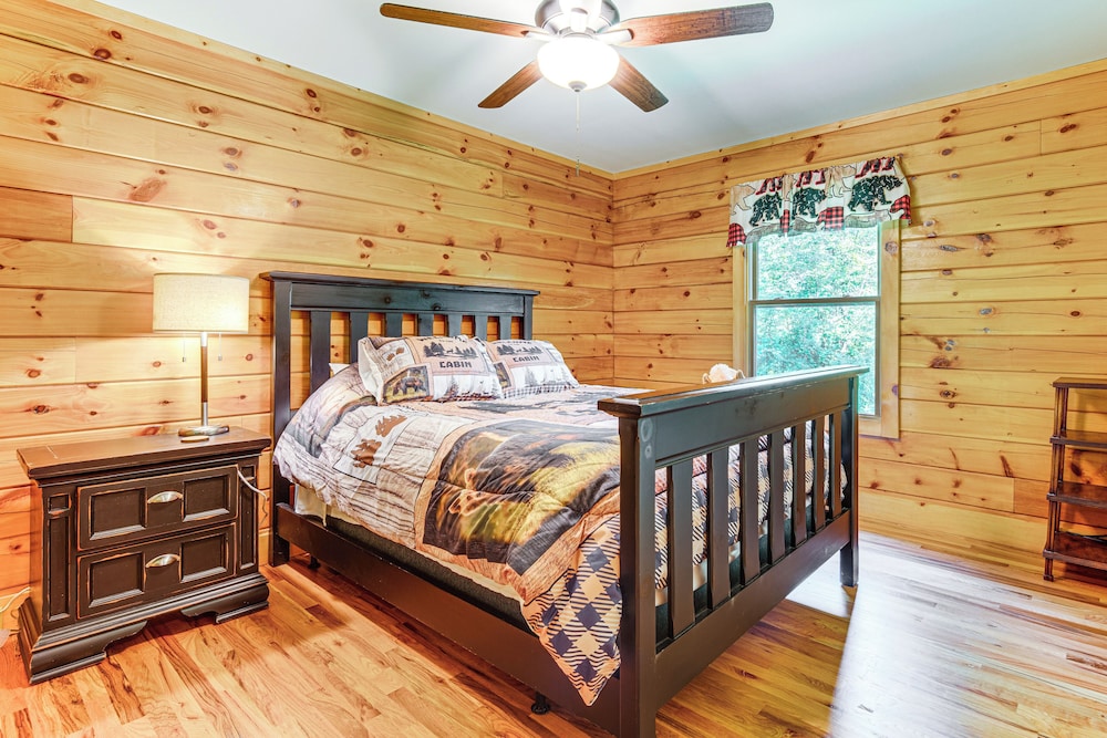 Secluded, Private! Forested Hendersonville Retreat
