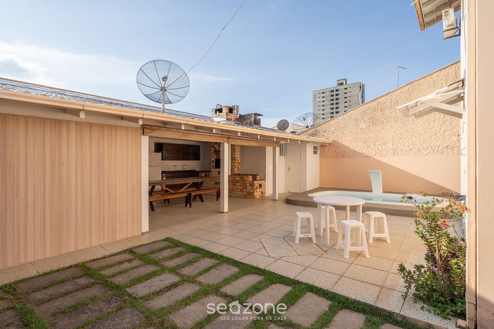 5BR Home w/ Pool in Penha Center Bsl190