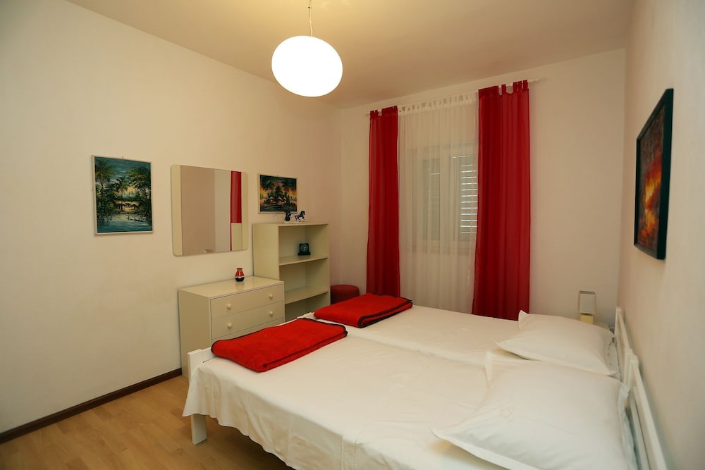 Ali - Modern Apartments - A1 view 4