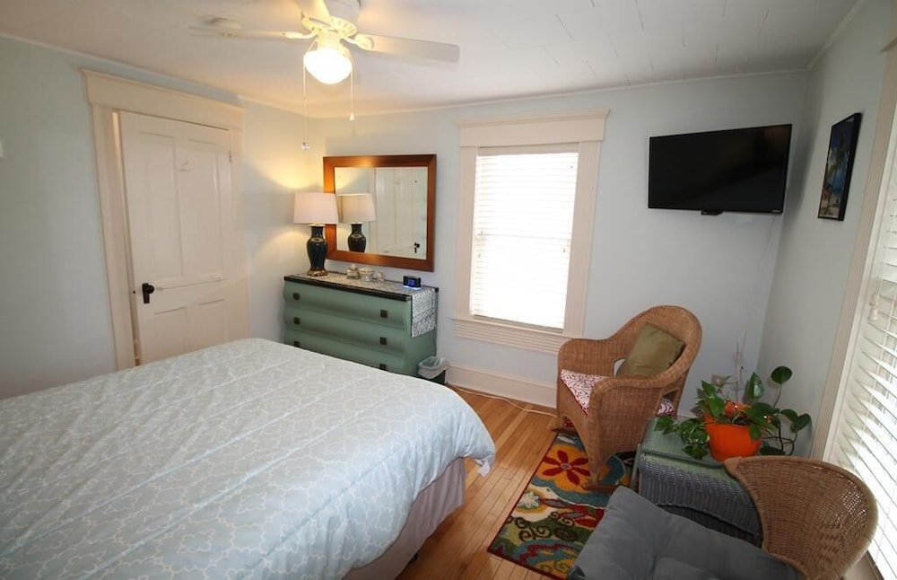 Delaware Avenue 32A