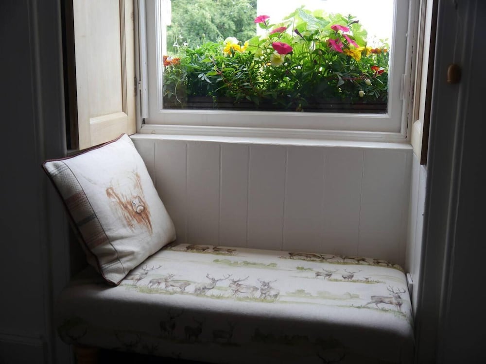 Beautiful 2-bed Apartment in Inverkip Great Garden view 3