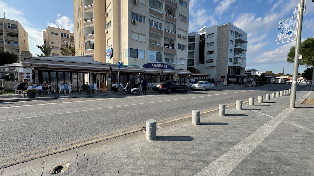 Seaside Larnaca Makenzie- 50m to Beach