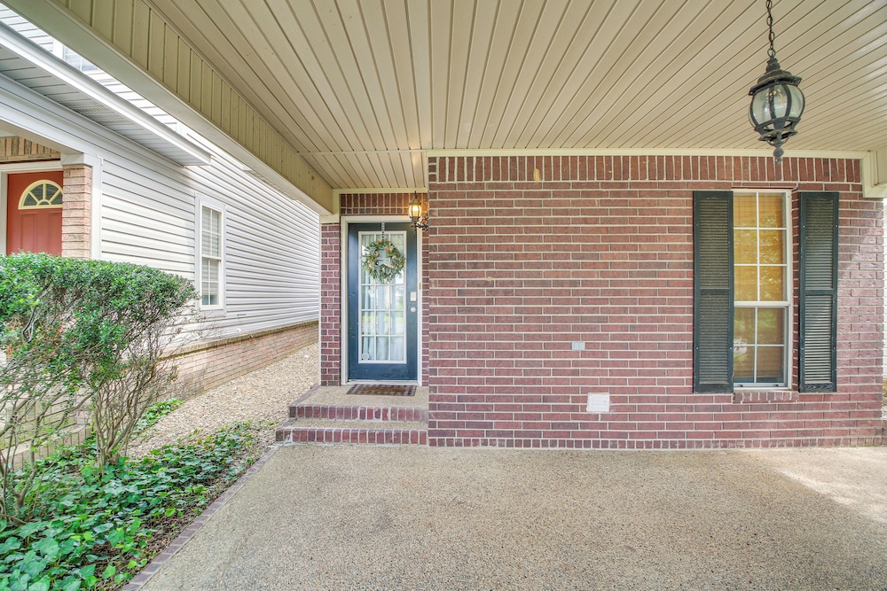Townhome Near Lake Hamilton & Race Track!
