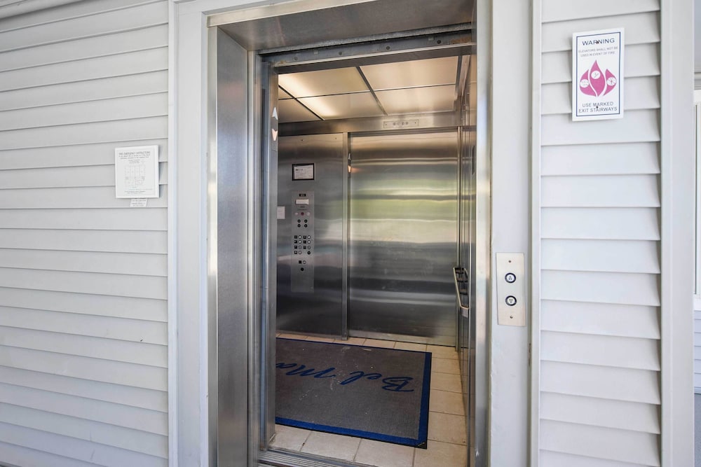 Ocean City Condo: Spacious Balcony, Walk to Beach! view 3