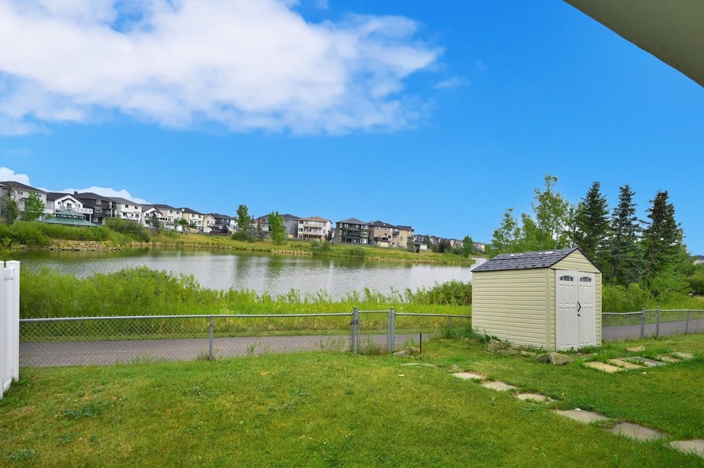 48A Luxury Lake Home w Massage Meditation Gym A C
