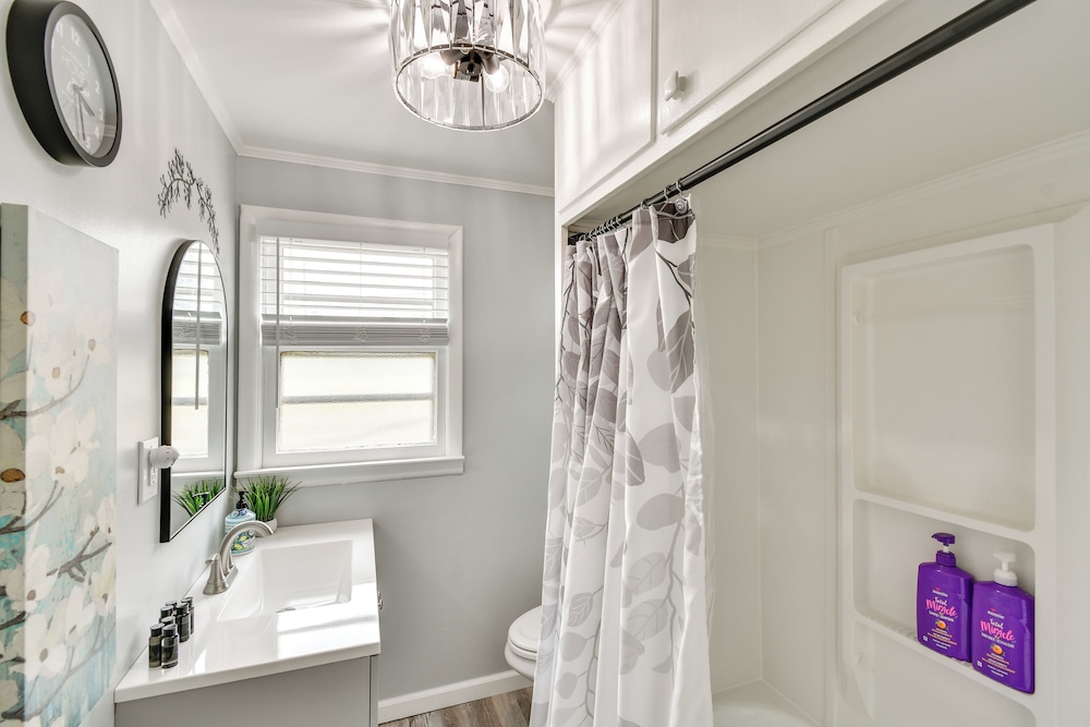 Steps to Water + Boating: Houghton Lake Retreat
