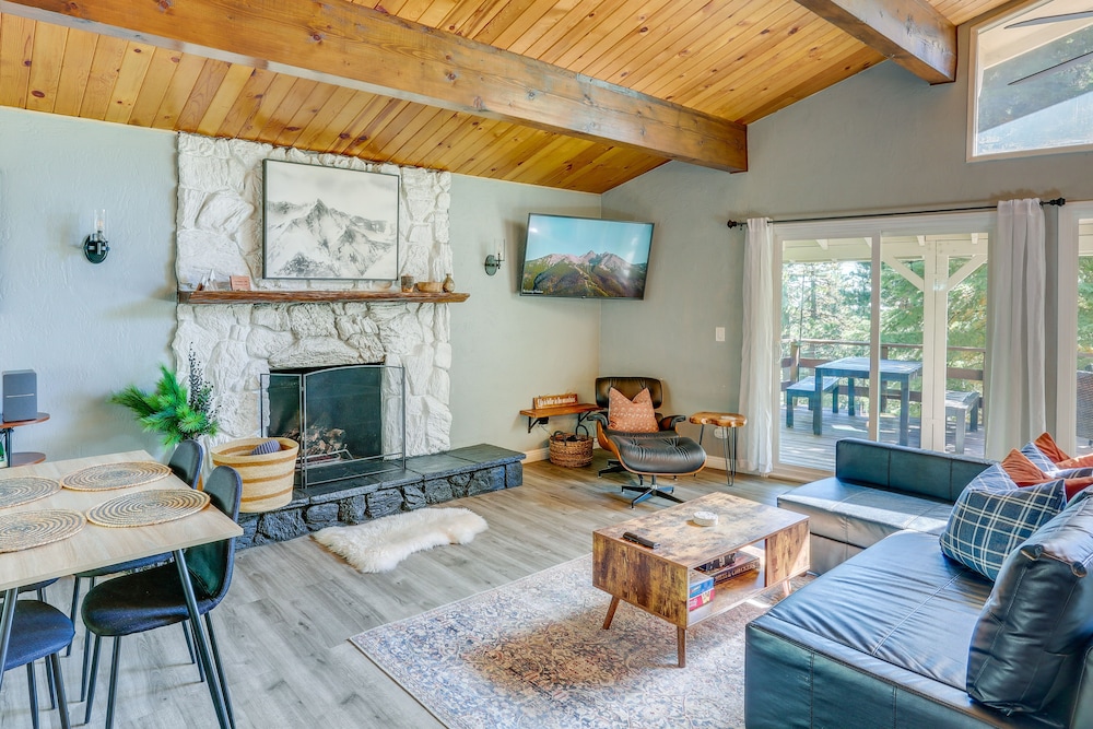 Riverside Vacations - Running Springs Cabin Rental w/ Large Deck  Grill - Property Image 1