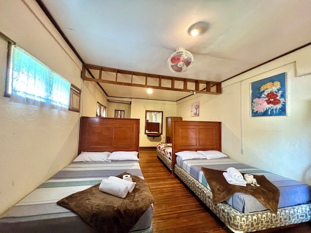 Novie's Tourist Inn