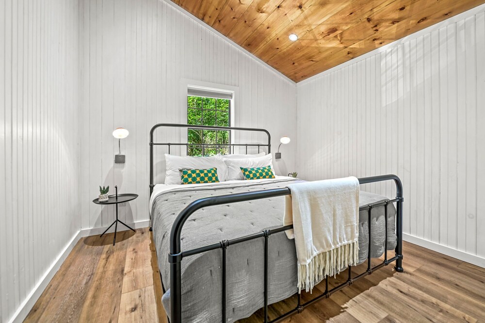 Smoky Mountains Honeymoon Cabin Dog Friendly