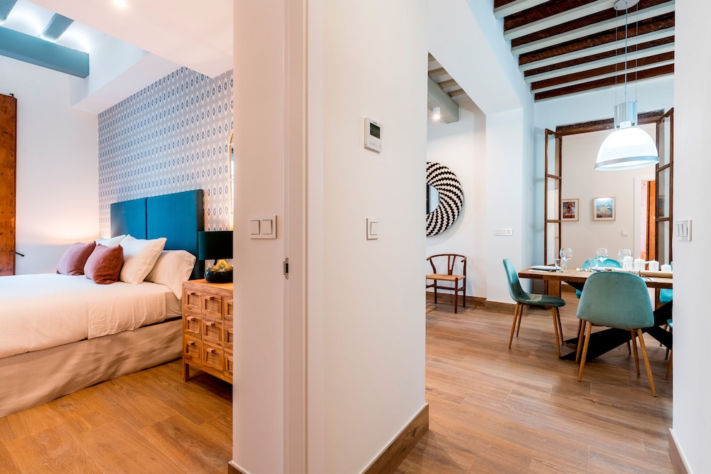 Magnificent 4 Bedroom Apartment in Cadiz Center San Antonio V