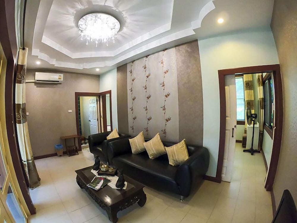 Phalaburi Resort by dreamhouse