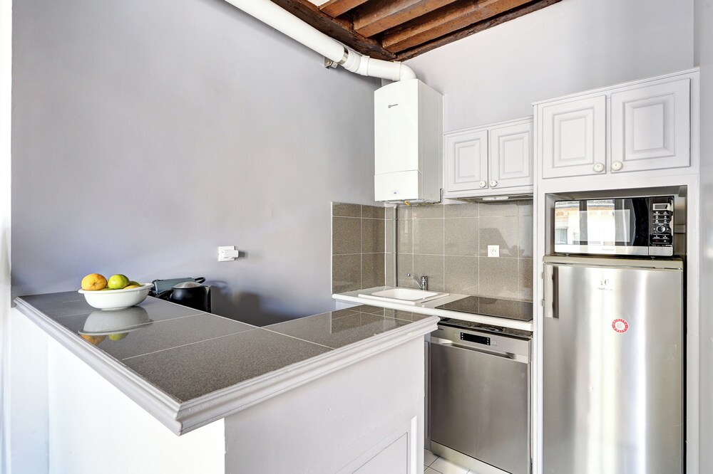 Charming 1BR Steps from Saint-Germain