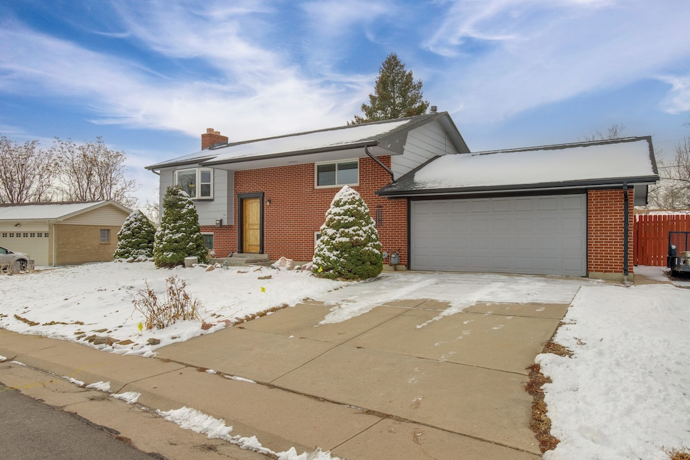 12 Mi to Dtwn Denver: Home w/ Fenced Backyard!